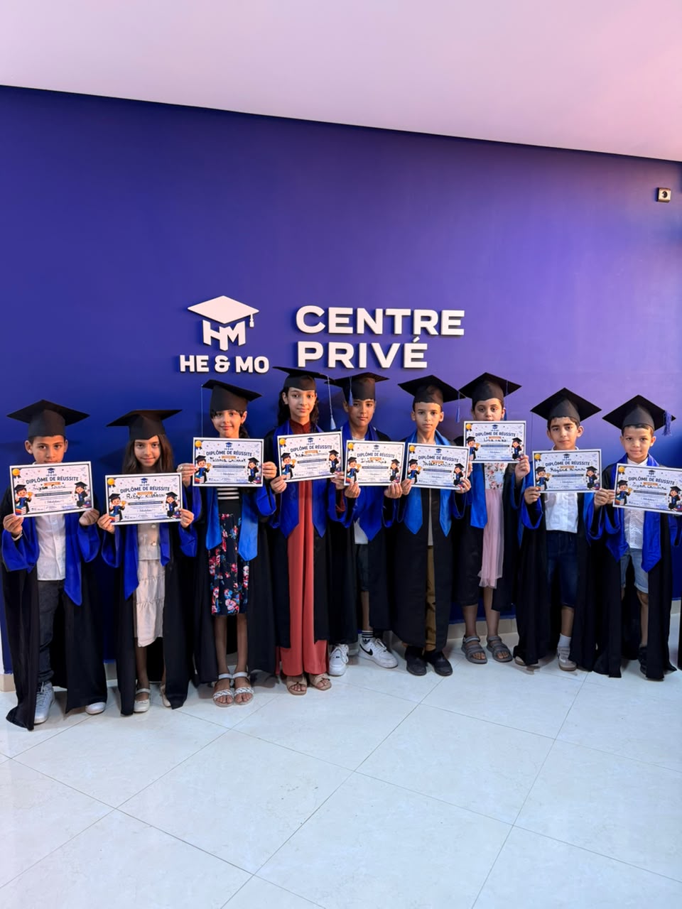 Remise des diplômes de réussite aux élèves